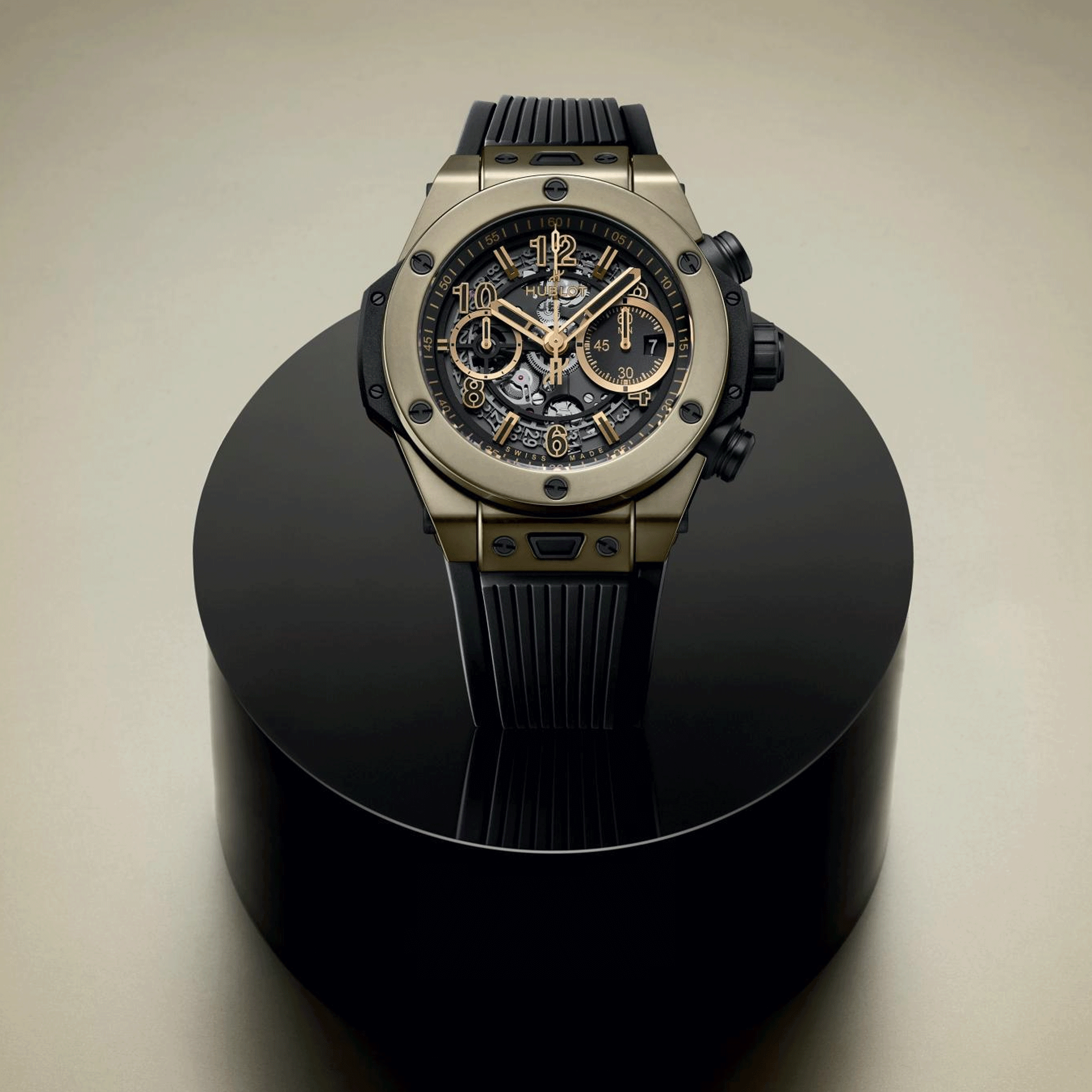 Montre Hublot Big Bang Unico Full Magic Gold automatique cadran squelette bracelet caoutchouc noir 44 mm 421.MX.1130.RX