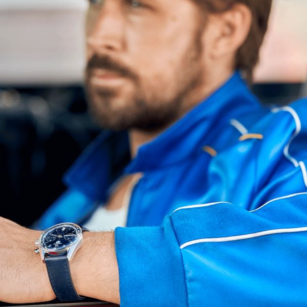 Montre TAG Heuer Carrera Chronograph automatique cadran bleu bracelet cuir bleu 39 mm CBS2212.FC6535