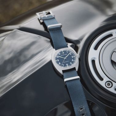 Montre Hamilton Khaki Pilot Pioneer mécanique cadran bleu bracelet textile bleu 36 mm H76419941