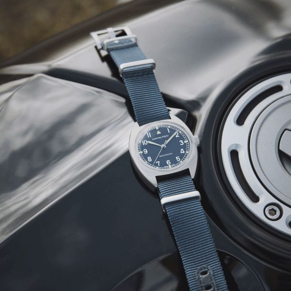 Montre Hamilton Khaki Pilot Pioneer mécanique cadran bleu bracelet textile bleu 36 mm H76419941