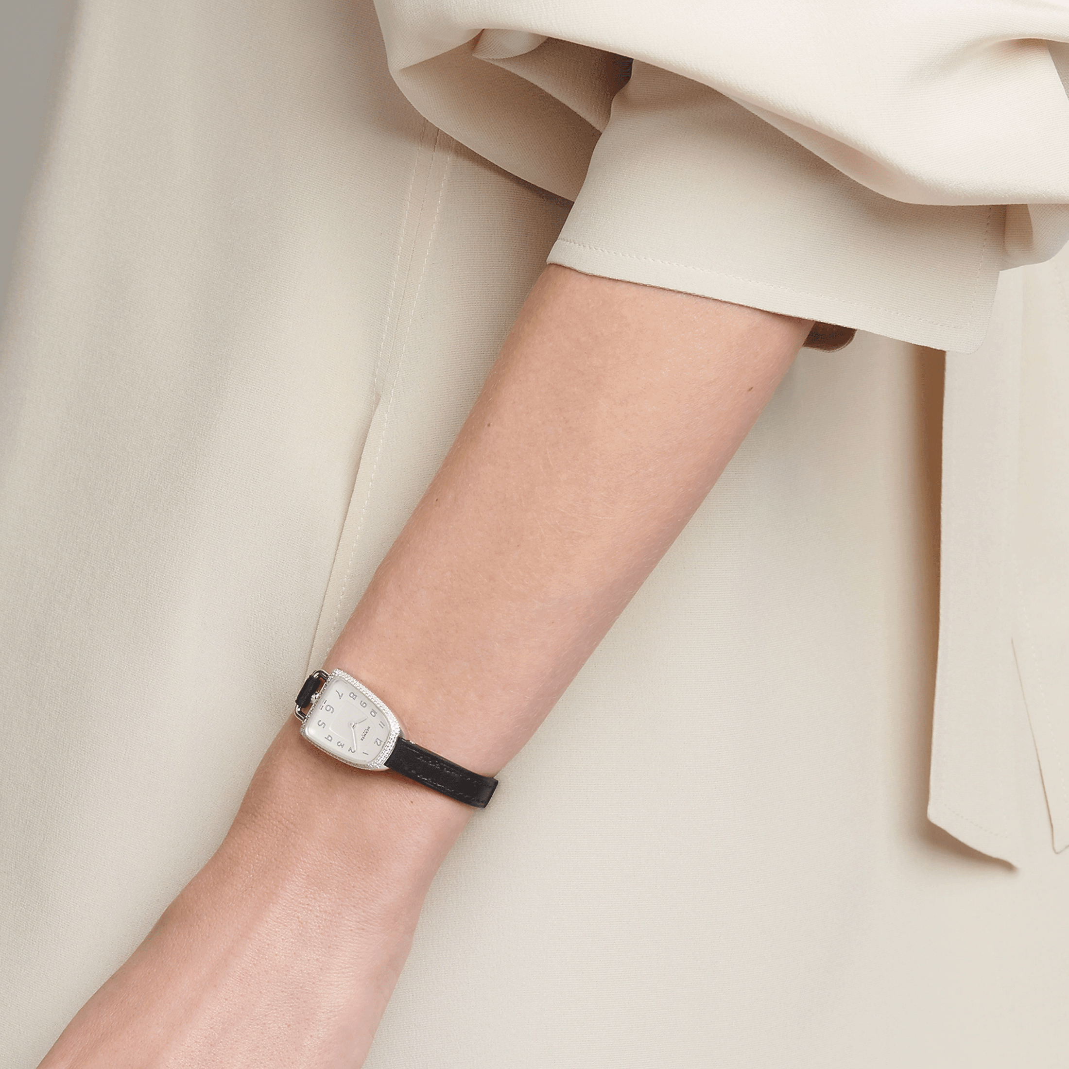 HERMÈS Galop d'Hermès Medium Model watch set with quartz silver dial black leather strap 32 mm