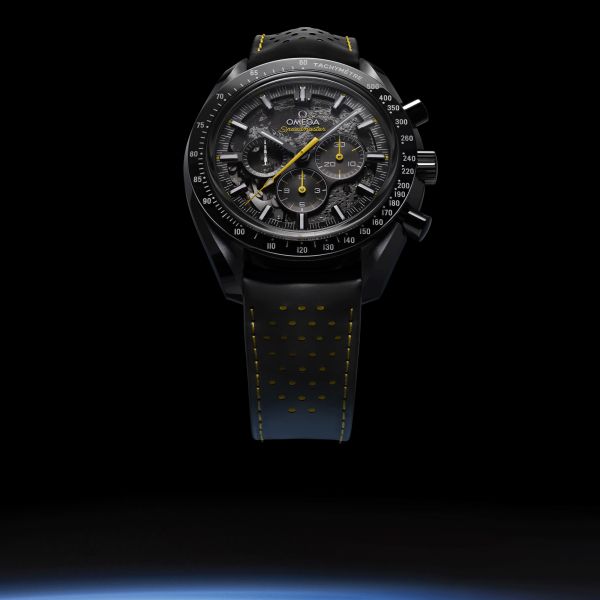 Montre Omega Speedmaster Moonwatch Dark Side of the Moon "Apollo 8" 2024 mécanique 44,25 mm