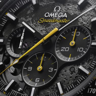 Montre Omega Speedmaster Moonwatch Dark Side of the Moon "Apollo 8" 2024 mécanique 44,25 mm
