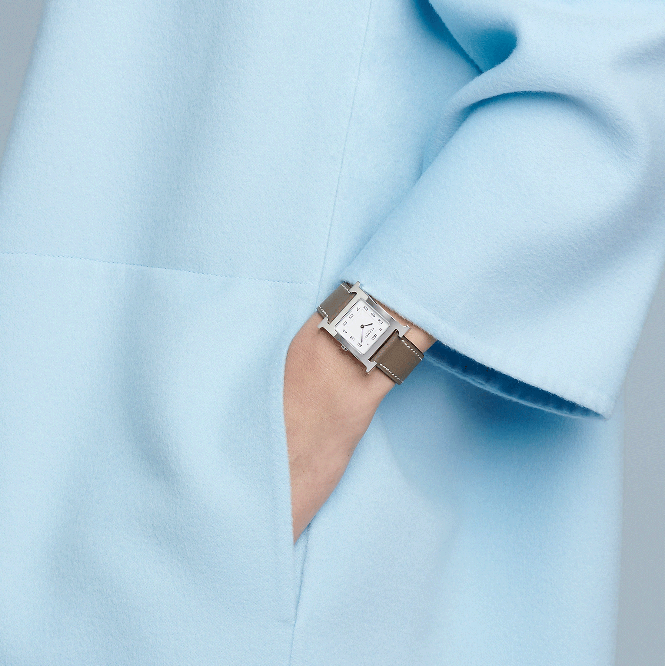 HERMÈS Heure H Medium Model watch quartz white dial taupe leather strap 30 mm W052404WW00