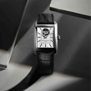 Montre Frédérique Constant Classics Carrée Heart Beat Automatic cadran argenté bracelet cuir 30 x 33 mm