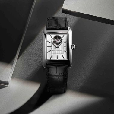Montre Frédérique Constant Classics Carrée Heart Beat Automatic cadran argenté bracelet cuir 30 x 33 mm