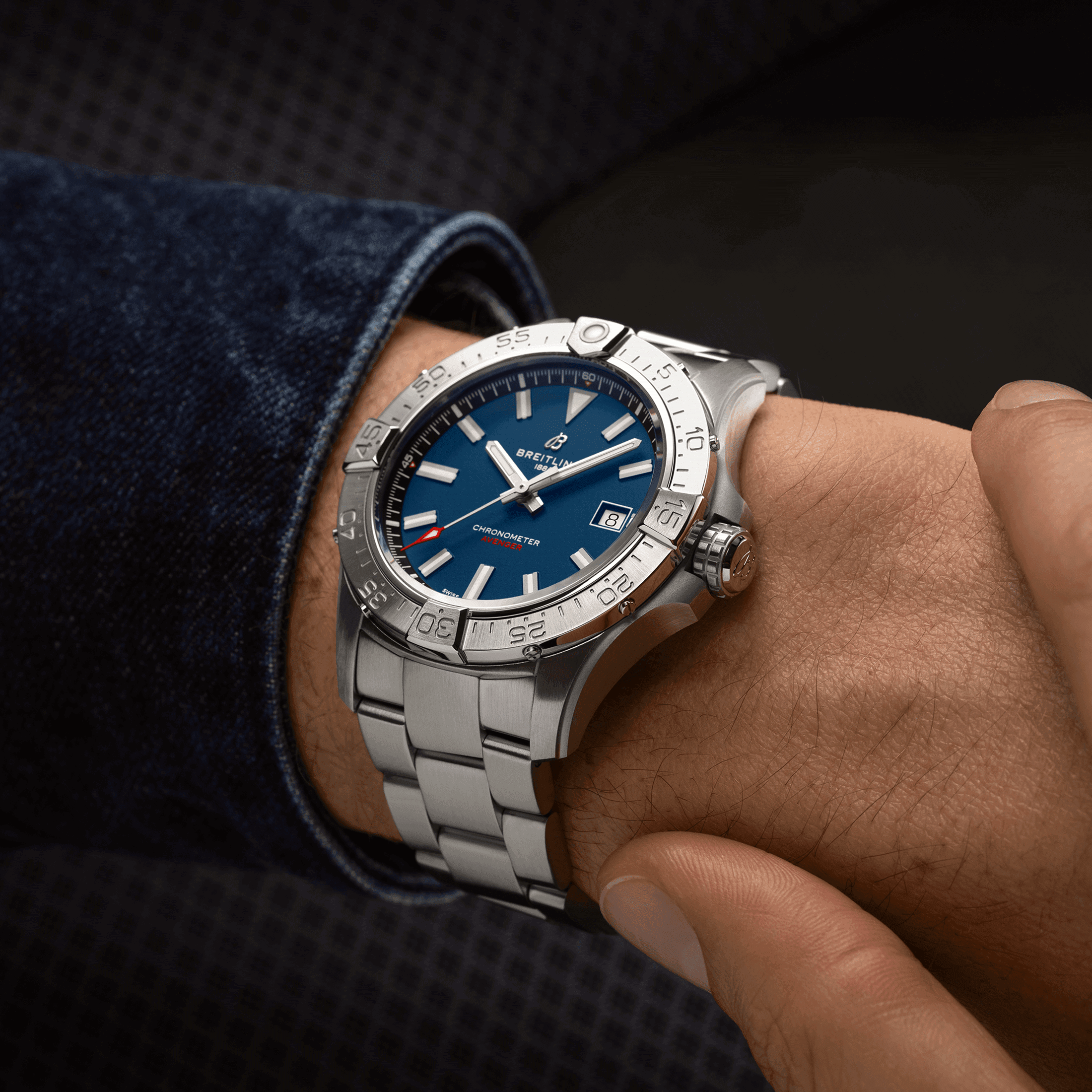 Montre Breitling Avenger automatique cadran bleu bracelet acier 42 mm A17328101C1A1