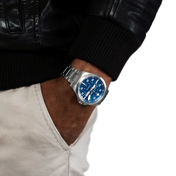 Montre Hamilton Khaki Aviation Pilot Day Date automatique cadran bleu bracelet acier 42 mm H64635140