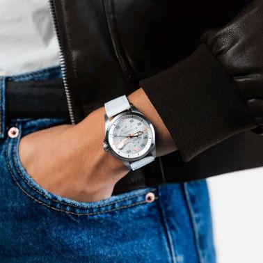 Montre Hamilton Khaki Aviation Pilot automatique cadran argent bracelet cuir blanc 36 mm H76215850