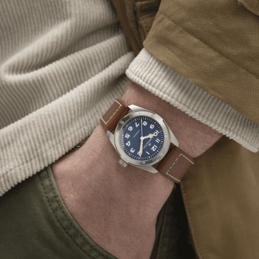 Montre Hamilton Khaki Field Expedition automatique cadran bleu bracelet cuir marron 37 mm H70225540