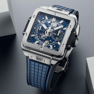 Montre Hublot Square Bang Unico Titanium Blue automatique lunette titane cadran squelette bracelet caoutchouc bleu 42 mm 821.NX.