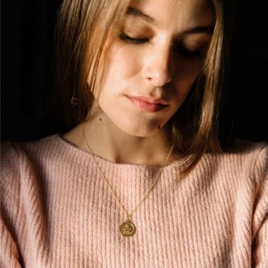 Augis Amour L'Essentielle blue medal in yellow gold 