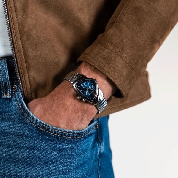 Montre Hamilton Ventura Chrono quartz cadran bleu bracelet acier 32,3 x 50,3 mm H24432141