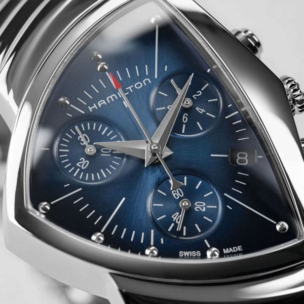 Montre Hamilton Ventura Chrono quartz cadran bleu bracelet acier 32,3 x 50,3 mm H24432141