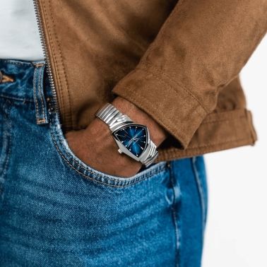 Hamilton Ventura Blue Chrono quartz watch blue dial steel bracelet 32,3 x 50,3 mm