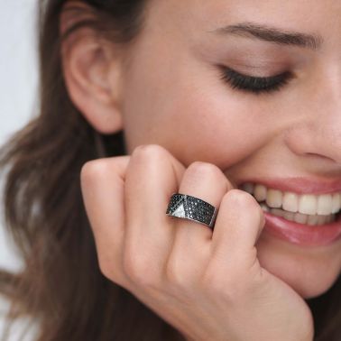 Bague Lepage La Prestigieuse en or blanc, diamant et diamants noirs