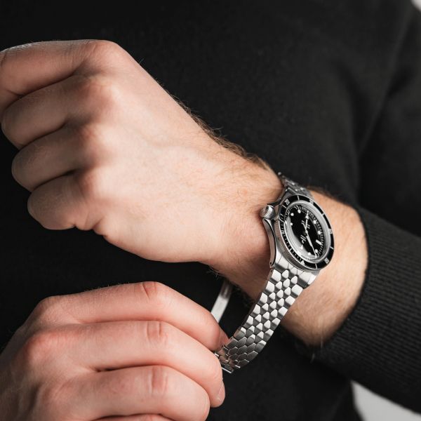 Yema Superman Slim CMM.20 automatic watch black dial steel bracelet 39 mm