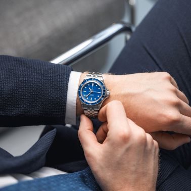 Montre Yema Superman Slim CMM.20 automatique cadran bleu bracelet acier 39 mm 11.24.55.SN.M3