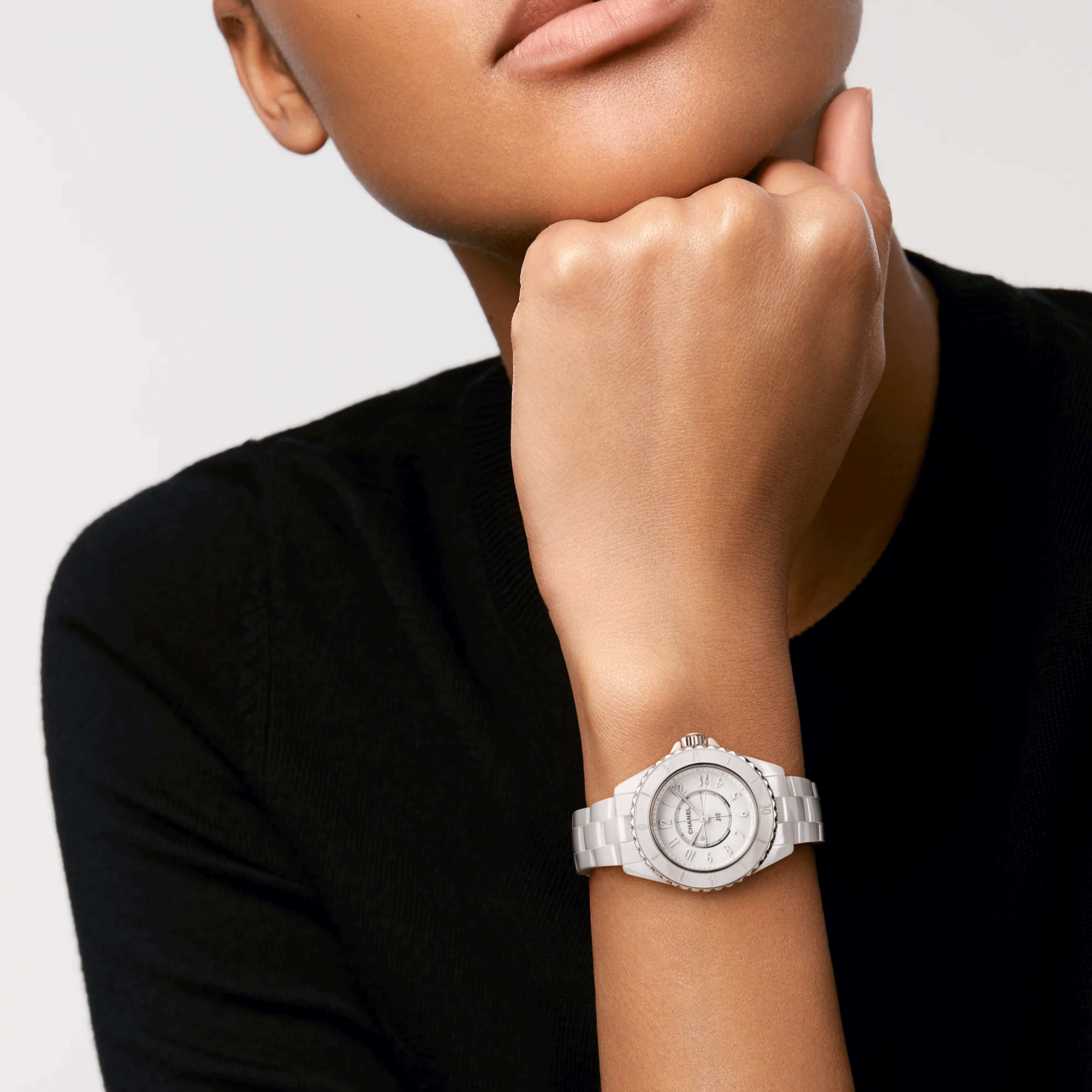 Montre CHANEL J12 Phantom quartz cadran blanc bracelet céramique haute résistance noir 33 mm