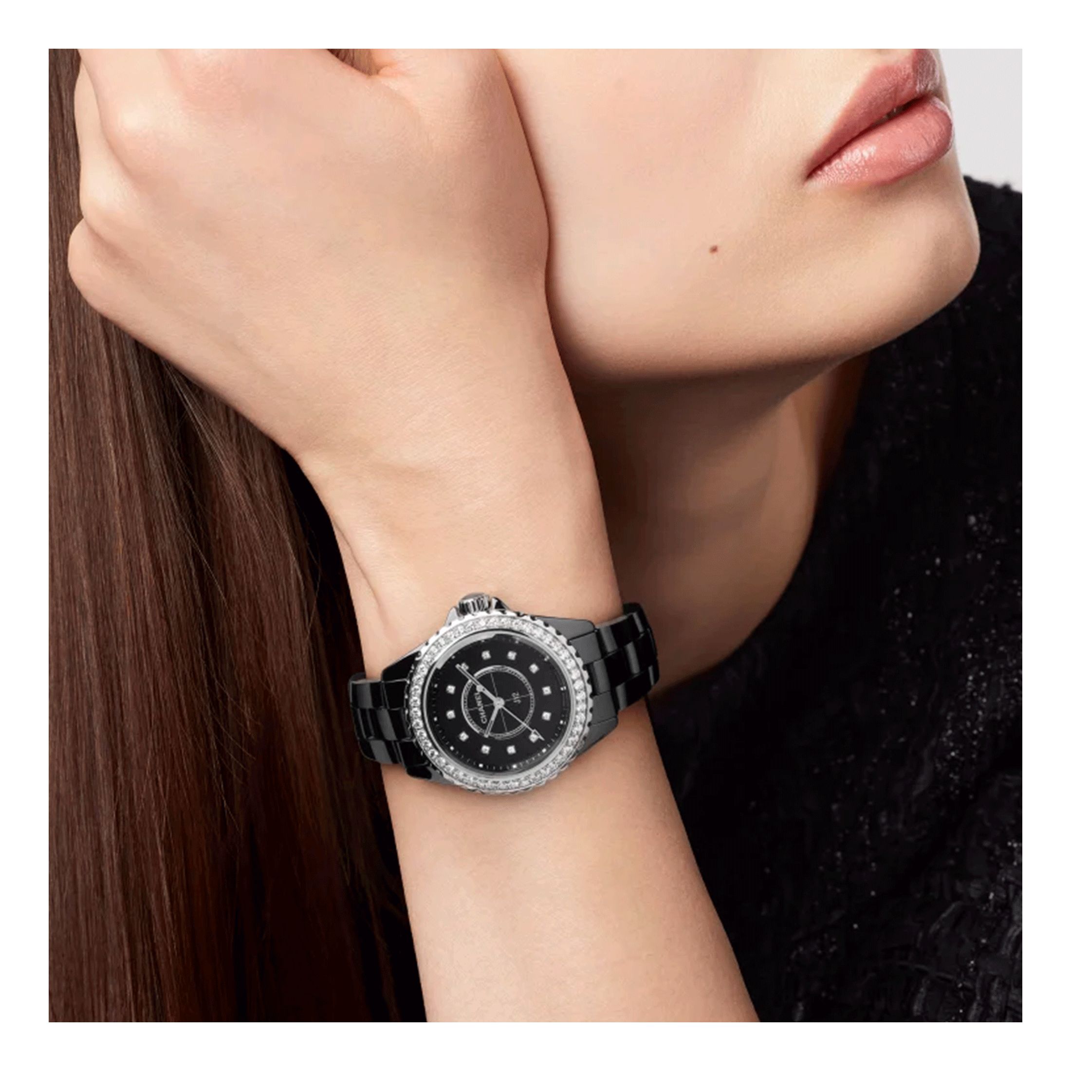 Montre CHANEL J12 quartz cadran noir lunette et index sertis bracelet ceramique haute resistance noir 33 mm