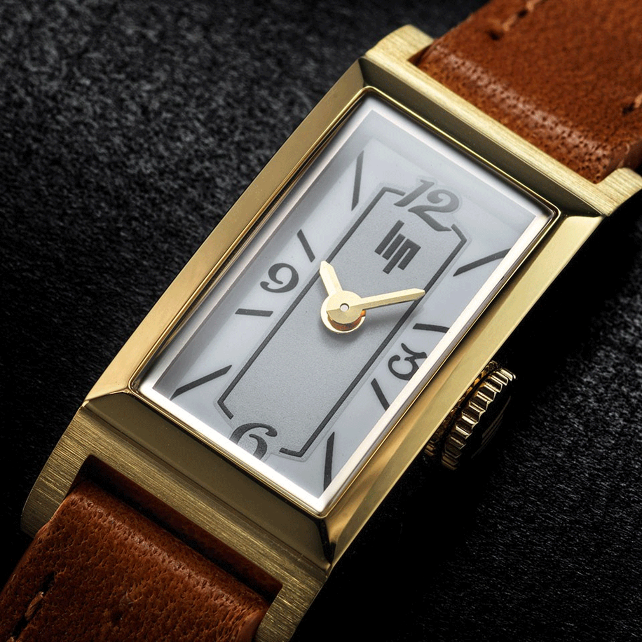 Montre Lip Churchill T13 quartz acier PVD doré cadran blanc bracelet cuir 13 x 29 mm