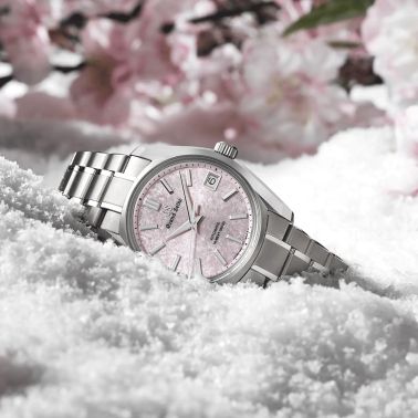 Grand Seiko Heritage 62GS "Sakura-Kakushi" Hi-Beat 36 000 pink dial titanium bracelet 38 mm