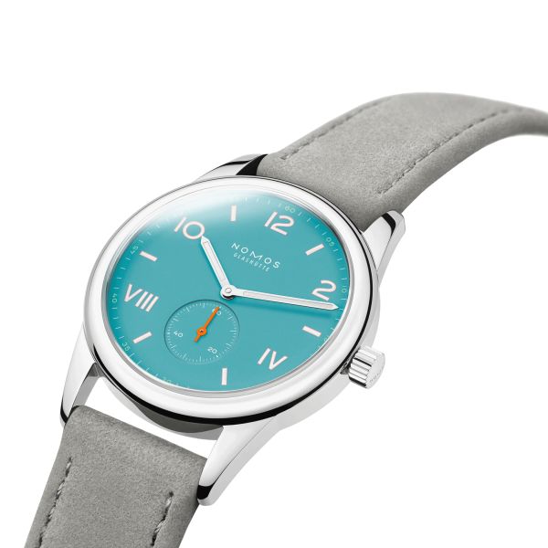 Montre NOMOS Club Campus Endless Blue mécanique fond acier cadran bleu turquoise bracelet velours gris 38 mm 724