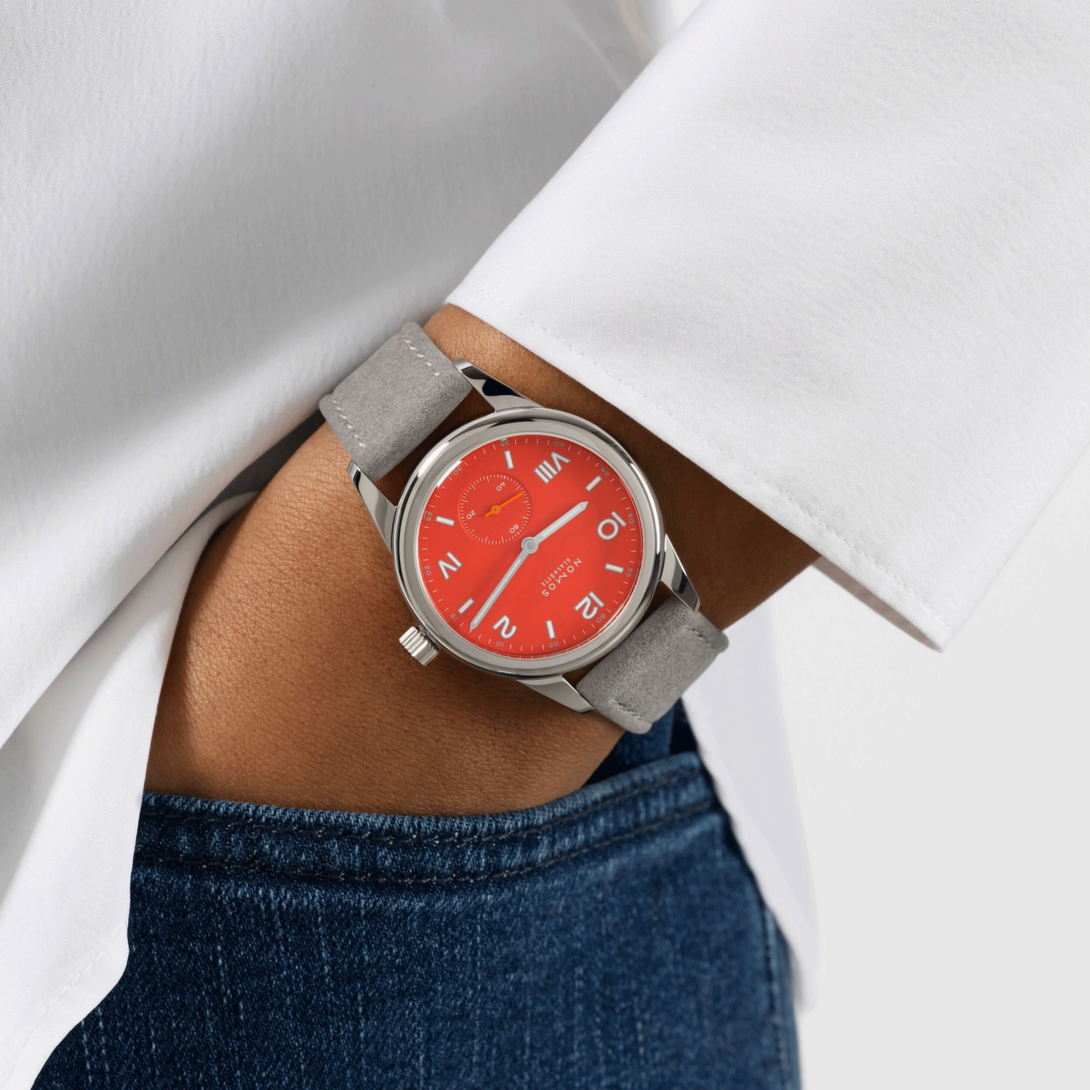 Montre NOMOS Club Campus Nonstop Red mécanique fond acier cadran rouge 36 mm 716.GB