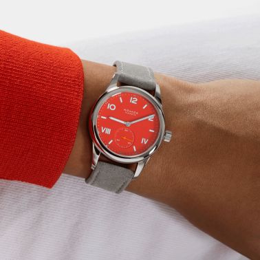 Montre NOMOS Club Campus Nonstop Red mécanique fond acier cadran rouge 36 mm 716.GB