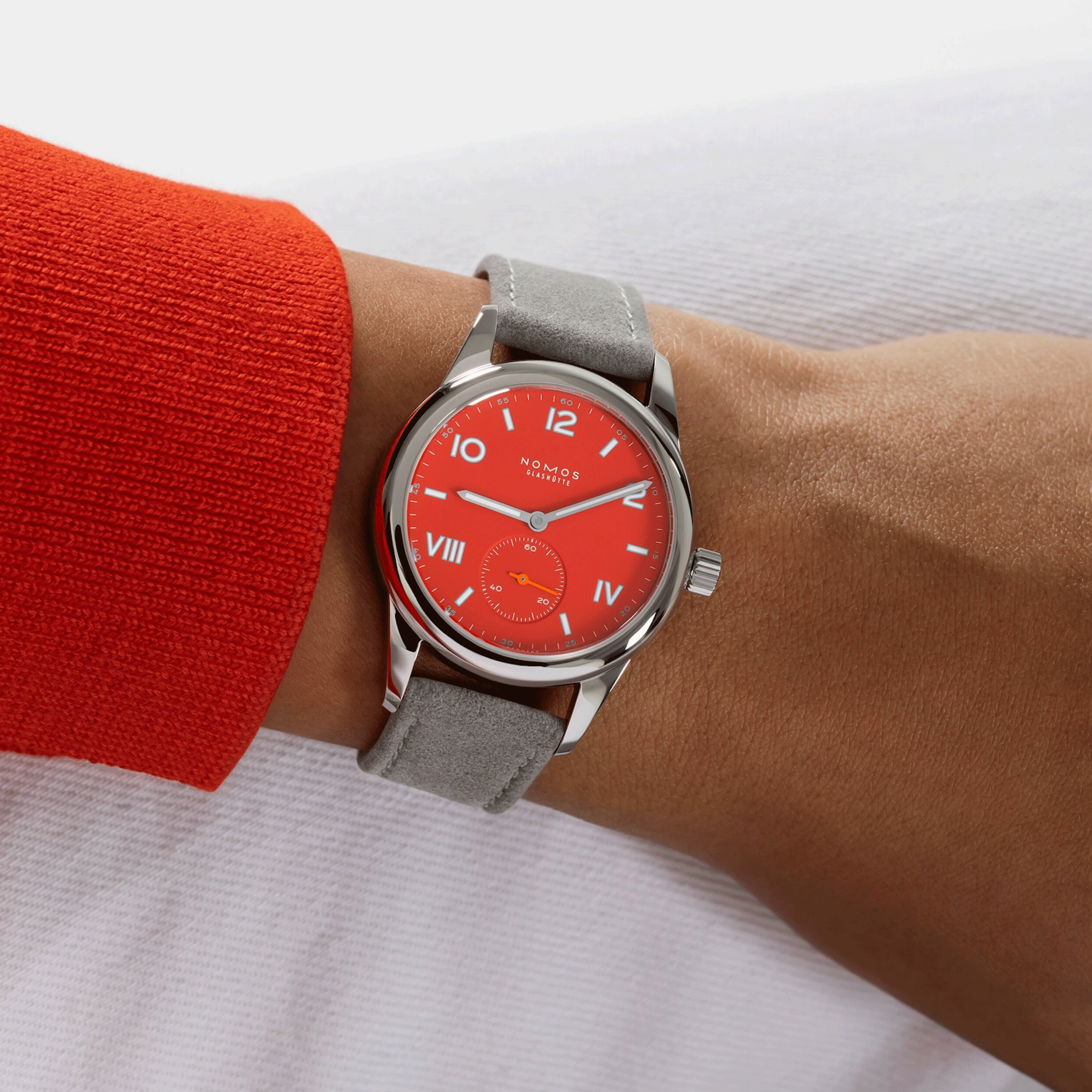 Montre NOMOS Club Campus Nonstop Red mécanique fond acier cadran rouge 36 mm 716.GB