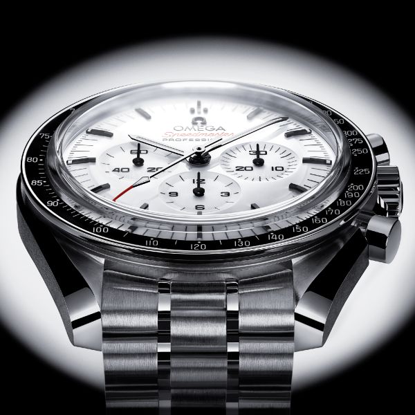 Omega Speedmaster Moonwatch Professional Co-Axial Master Chronometer white dial sapphire crystal steel bracelet 42 mm