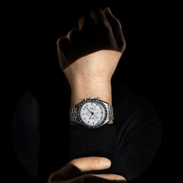 Omega Speedmaster Moonwatch Professional Co-Axial Master Chronometer white dial sapphire crystal steel bracelet 42 mm