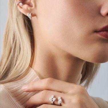 Clip d'oreille Côté Droit Repossi Serti sur vide en or blanc et diamants ESV3EAWG0200R