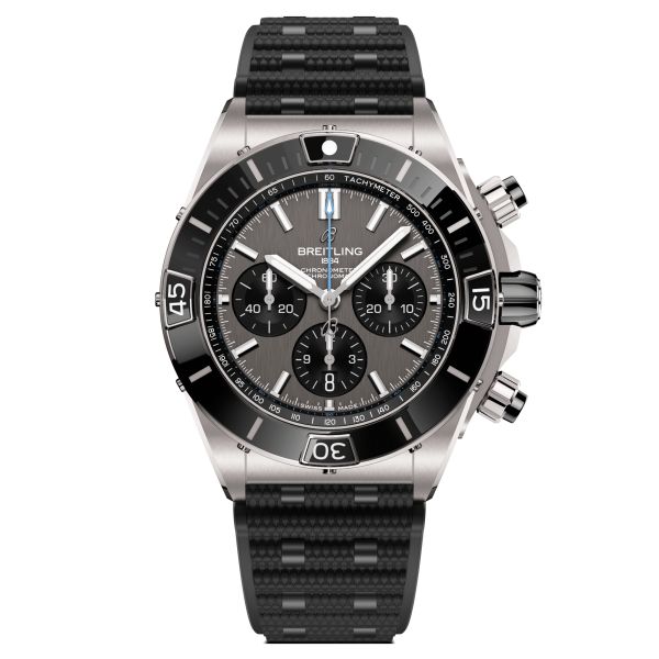 Montre Breitling Super Chronomat Titanium B01 automatique cadran anthracite bracelet caoutchouc noir 44 mm EB0136251M1S1