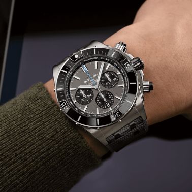 Breitling Super Chronomat Titanium B01 automatic watch anthracite dial black rubber strap 44 mm