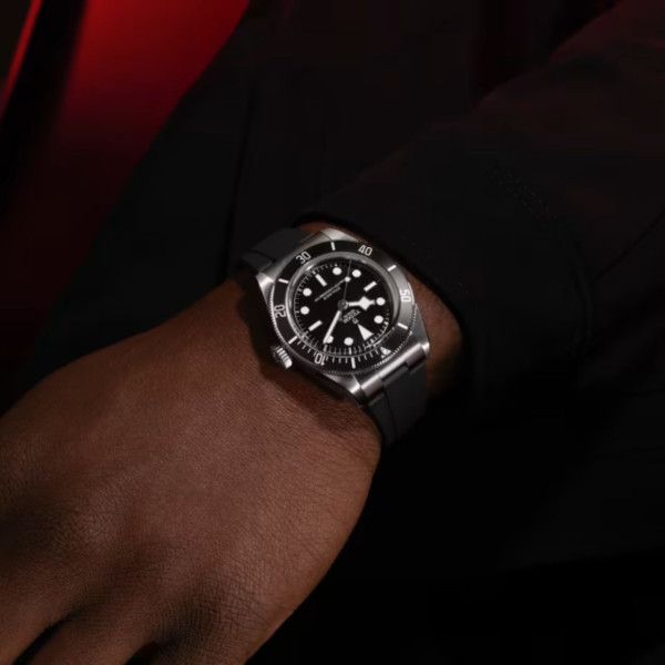Montre Tudor Black Bay METAS lunette acier disque bleu mat automatique cadran noir bracelet caoutchouc noir 41 mm M7941A1A0NU-00