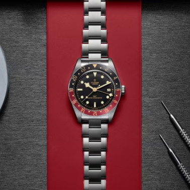 Tudor Black Bay 58 GMT automatic watch black and burgundy bezel black dial three-mesh steel bracelet 39 mm