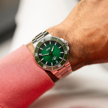 Montre Oris Plongée Aquis Date Calibre 400 automatique cadran vert bracelet acier 43,5 mm