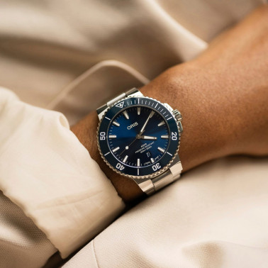 Montre Oris Plongée Aquis Date Calibre 733 automatique cadran bleu bracelet acier 43,5 mm