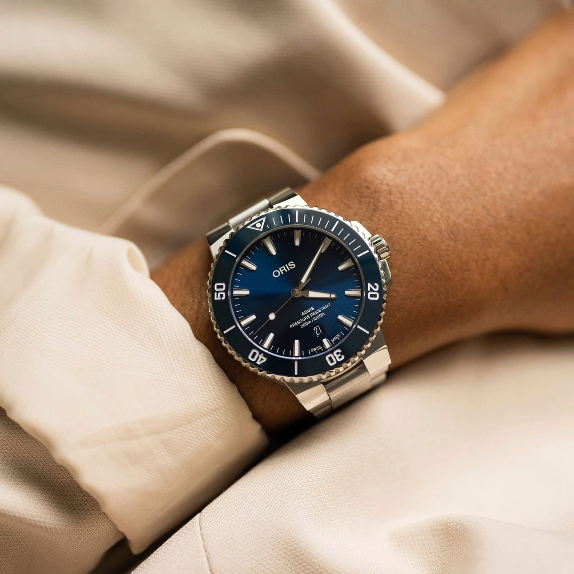 Montre Oris Plongée Aquis Date Calibre 733 automatique cadran bleu bracelet acier 43,5 mm