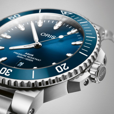 Montre Oris Plongée Aquis Date Calibre 733 automatique cadran bleu bracelet acier 43,5 mm