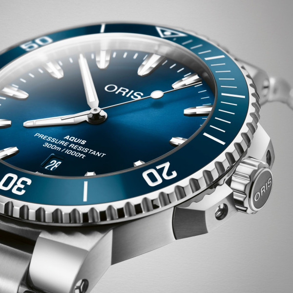 Montre Oris Plongée Aquis Date Calibre 733 automatique cadran bleu bracelet acier 43,5 mm