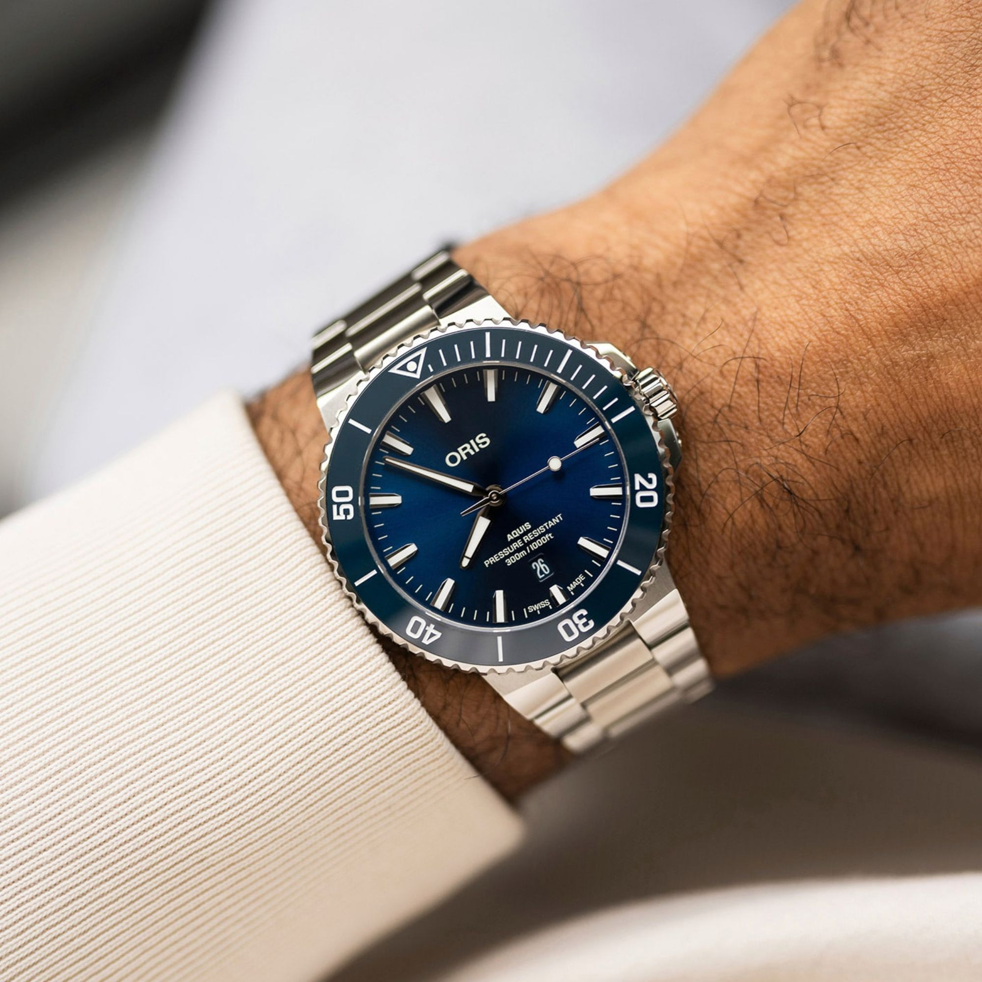 Montre Oris Plongée Aquis Date Calibre 733 automatique cadran bleu bracelet acier 43,5 mm