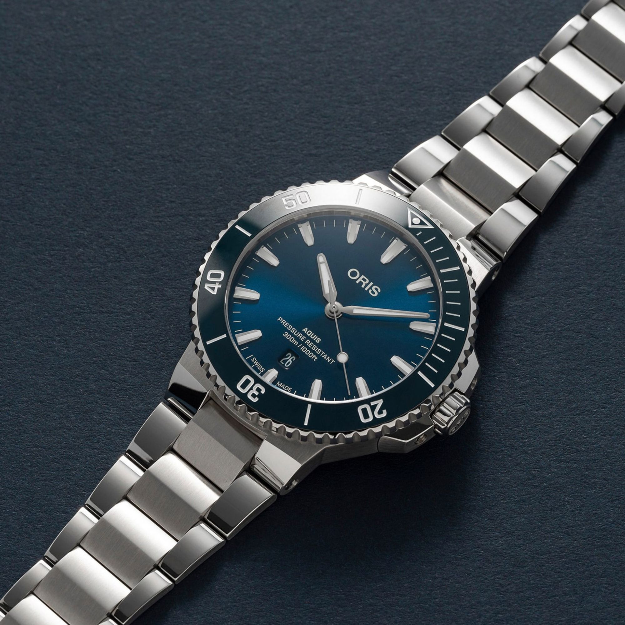 Montre Oris Plongée Aquis Date Calibre 733 automatique cadran bleu bracelet acier 43,5 mm