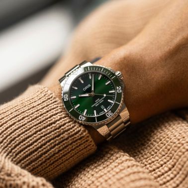 Montre Oris Plongée Aquis Date Calibre 733 automatique cadran vert bracelet acier 41,5 mm