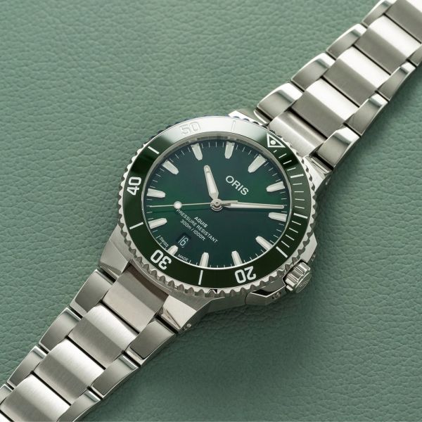 Montre Oris Plongée Aquis Date Calibre 733 automatique cadran vert bracelet acier 41,5 mm