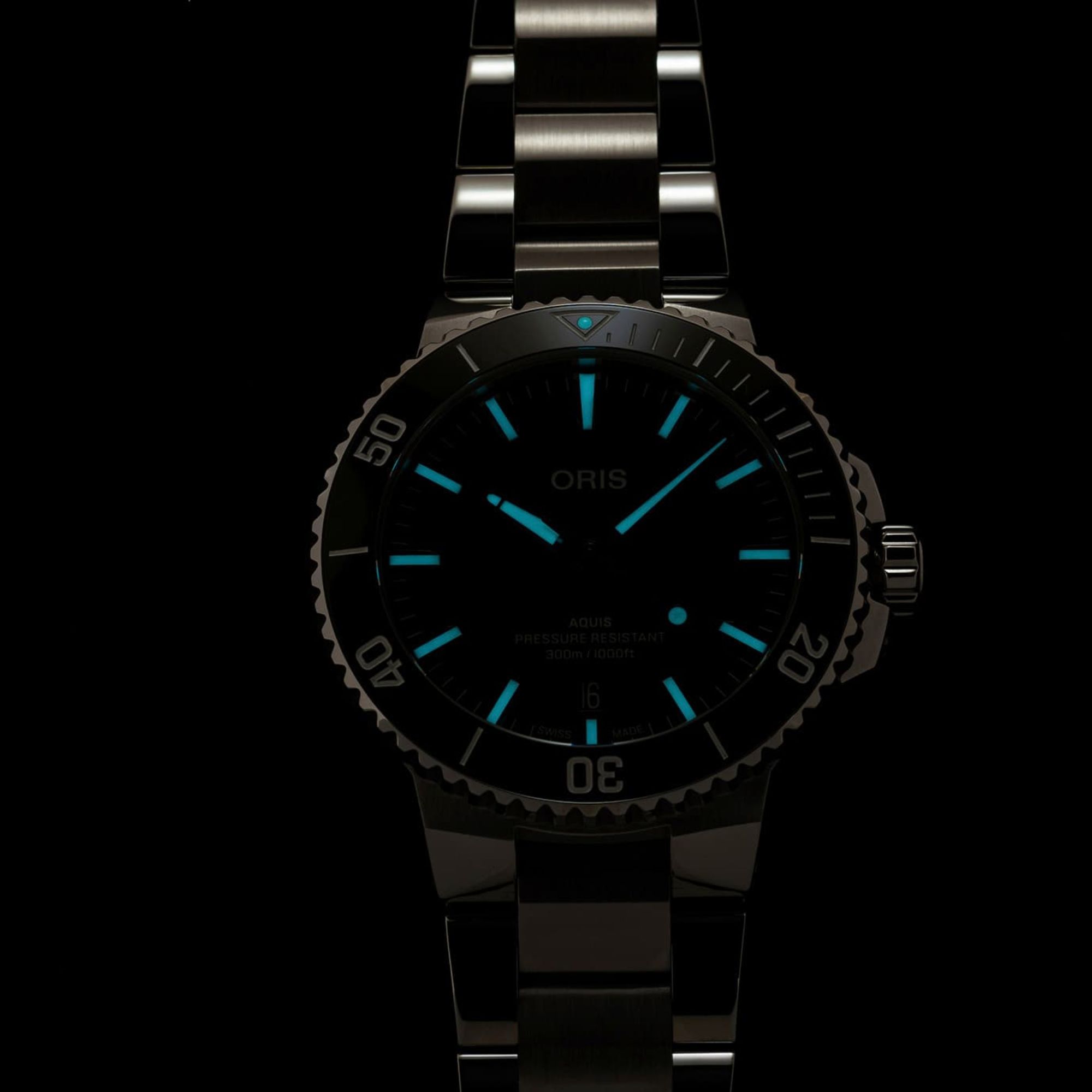 Montre Oris Plongée Aquis Date Calibre 733 automatique cadran vert bracelet acier 41,5 mm
