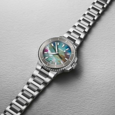 Montre Oris Plongée Aquis Date Upcycle Calibre 733 automatique cadran multi bracelet acier 36,5 mm