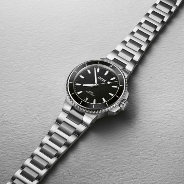 Oris Plongée Aquis Date Caliber 733 watch black dial automatic steel bracelet 36,5 mm
