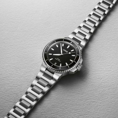 Oris Plongée Aquis Date Caliber 733 watch black dial automatic steel bracelet 36,5 mm